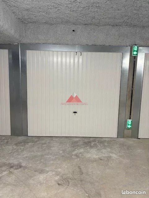 Parking 13 m² · à Saint-Pierre-de-Chandieu · 13 m² · 100 €