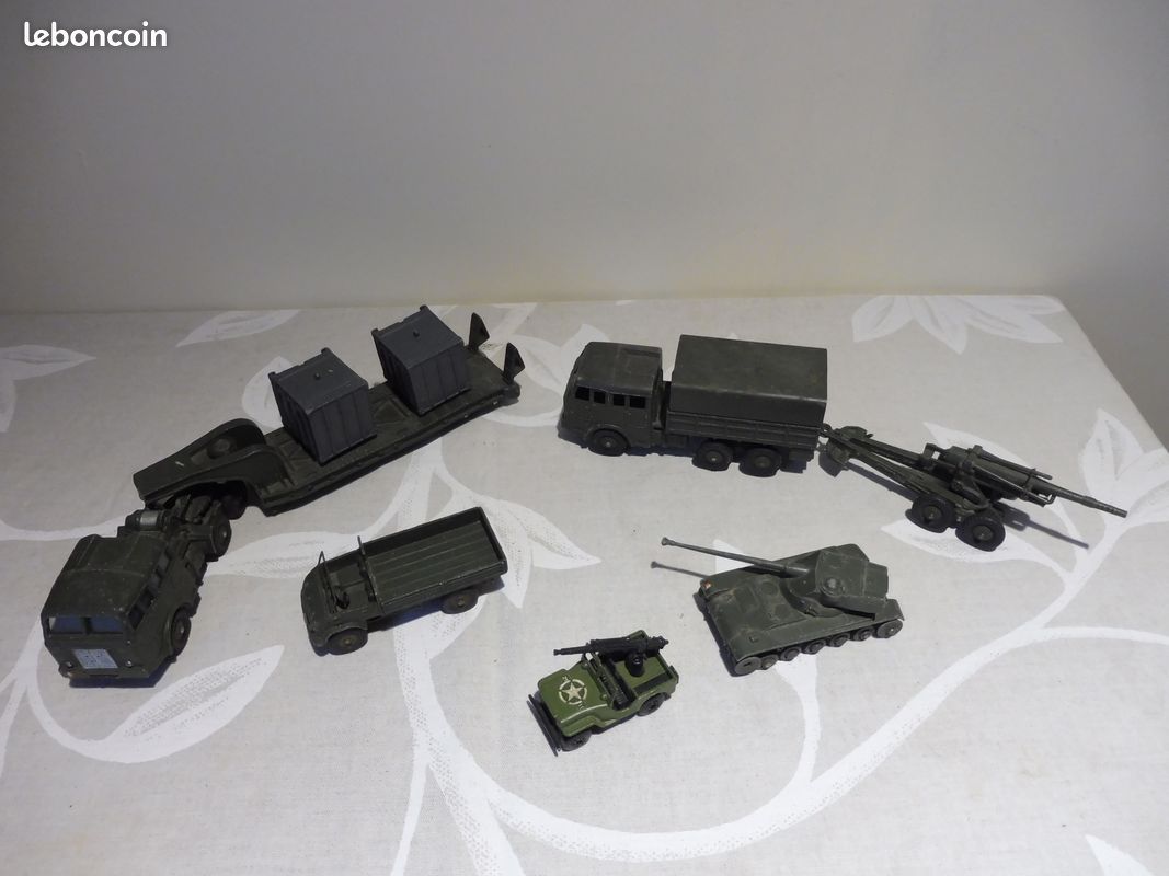 LOT DE 12 VÉHICULES MILITAIRES ANCIENS EN METAL 10 SOLIDO 2 DINKY TOYS