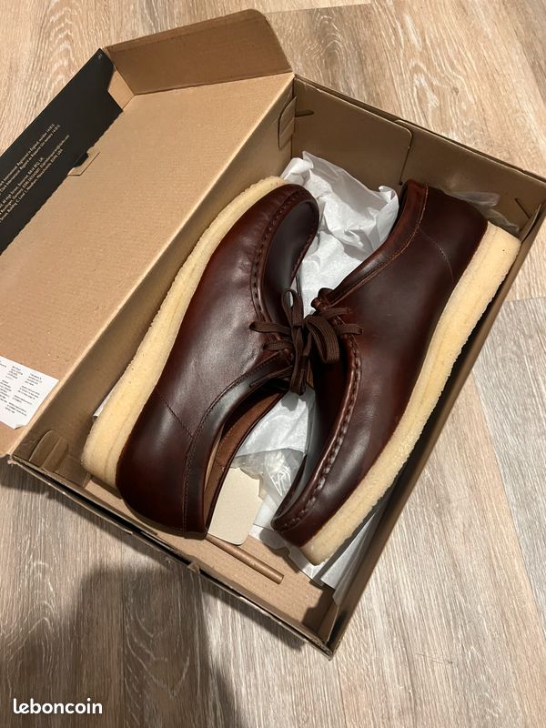 Chaussures Clarks Wallabee Boot Originals Taille 43 - Bordeau/rouge - NEUVES Avec Boîte