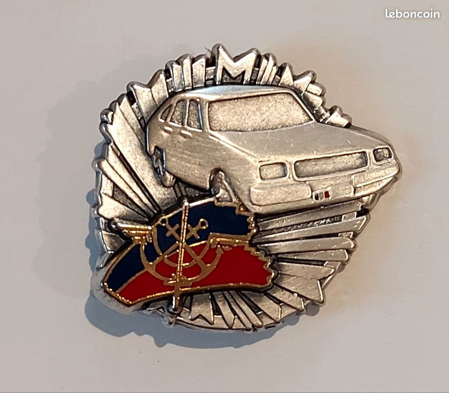 INSIGNE/PUCELLE SERVICE DES essences des armées / 2DO/ H789 EUR 10,00