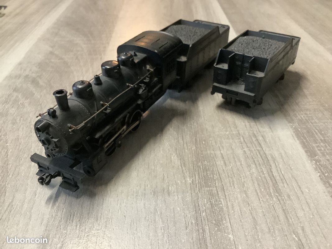 La locomotive a vapeur type 020 avec tender en miniature Lima au H0