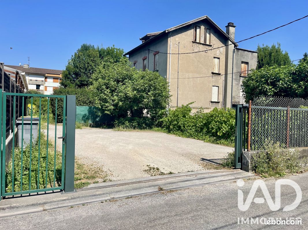 Maison 10 pièces 250 m² · à Saint-Martin-d'Hères · 250 m² · 440 000 €