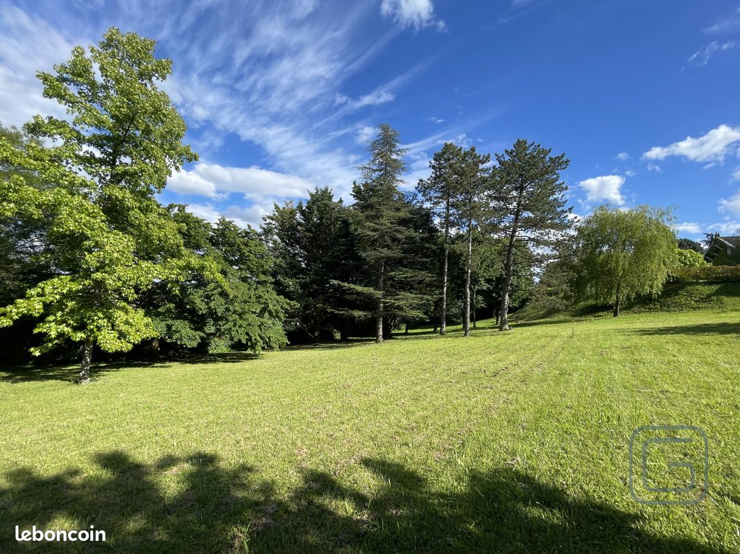 Terrain 1392 m² · à Dardilly · 1 392 m² · 420 000 €