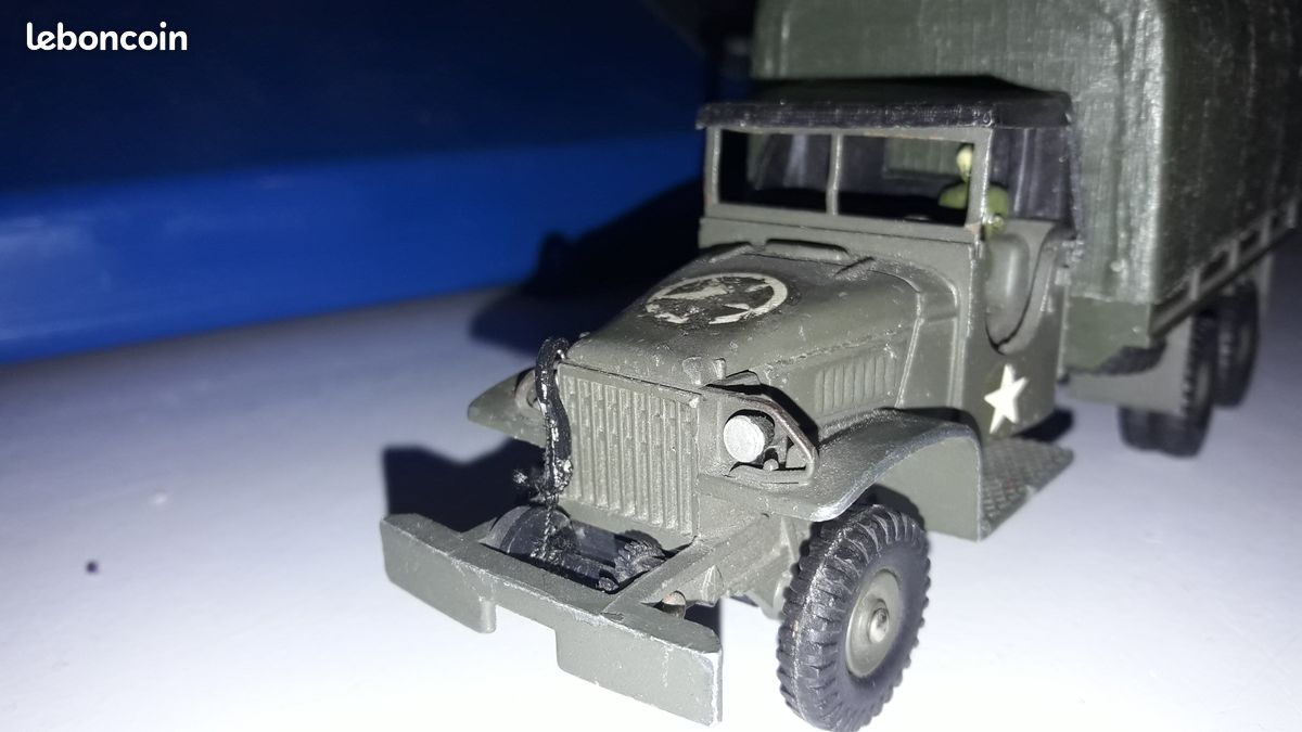 DINKY TOYS , GMC baché militaire + pilote complet version super