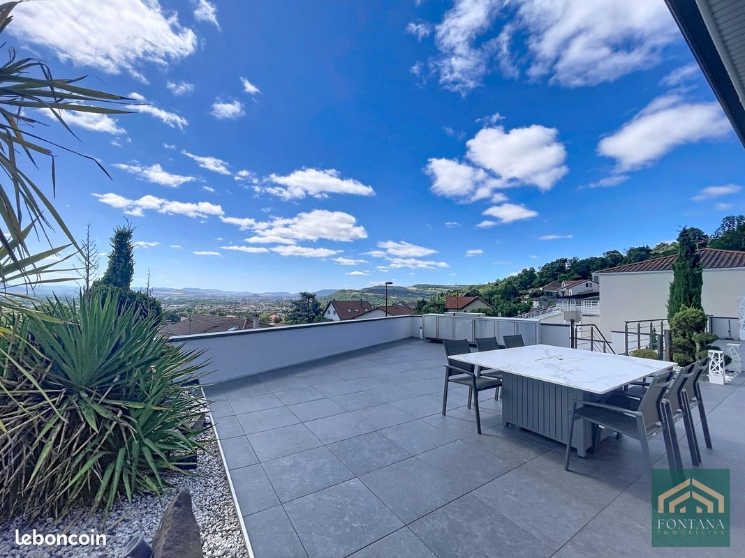 Maison 5 pièces 222 m² · à Châteaugay · 222 m² · 649 000 €