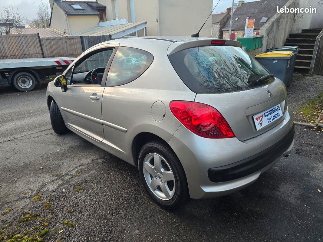 Peugeot 207 1.4 l 16 v 95 cv 79000 km (image 4)