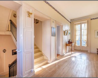 Maison 1 872 000 € - 334 m²