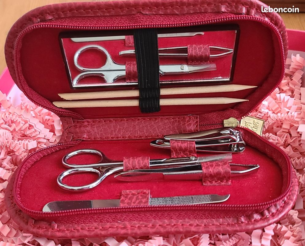 Kit / Trousse de manucure complète rouge - Neuf (image 1)