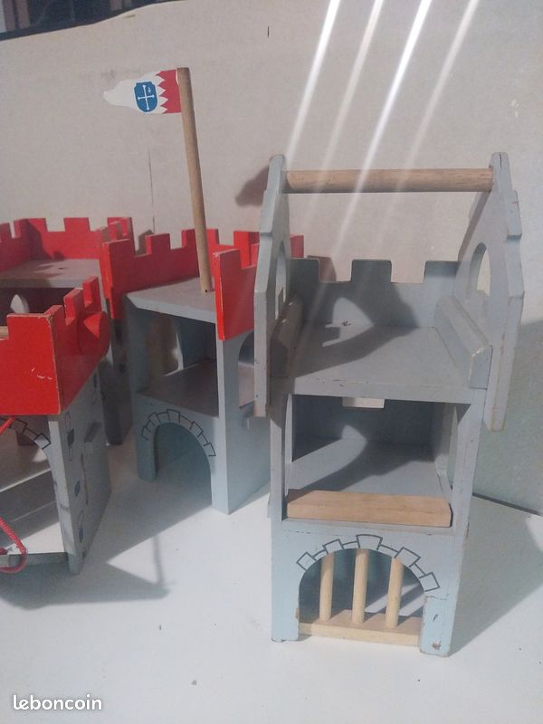 Lot de 5 tours de château en bois (image 3)