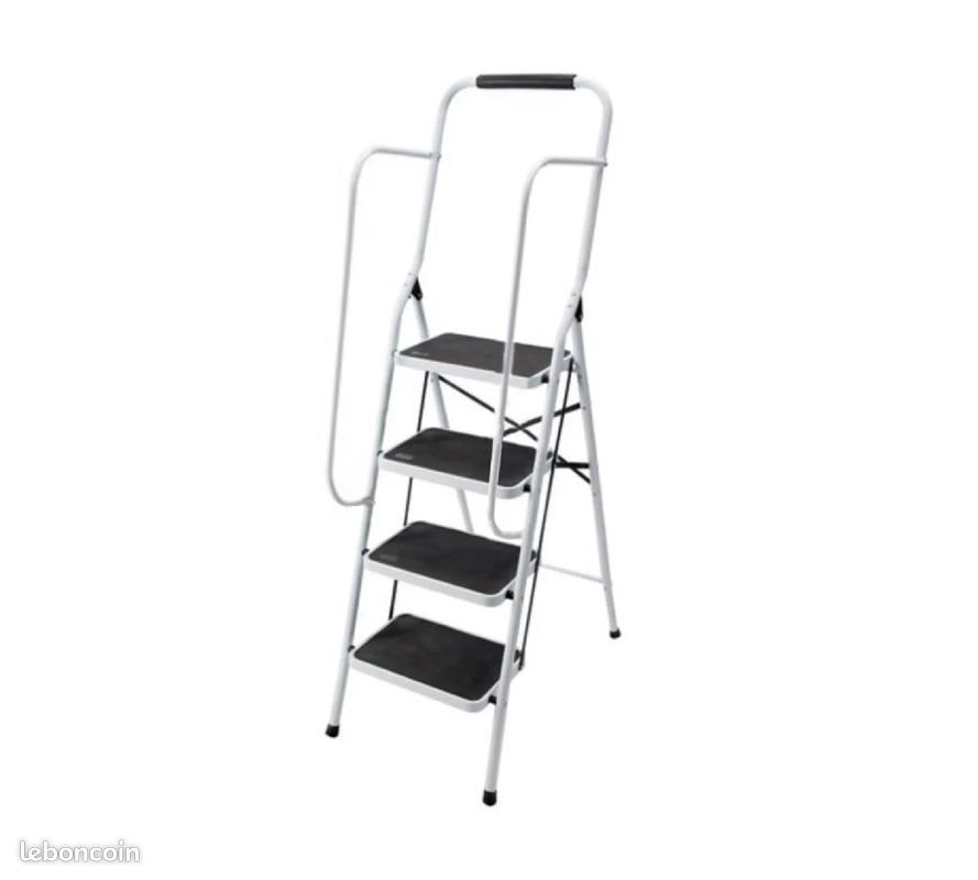 SOLDEDA E5304 - Escabeau Marche Pieds XXL acier 4 marches 2,60 mètres (image 1)