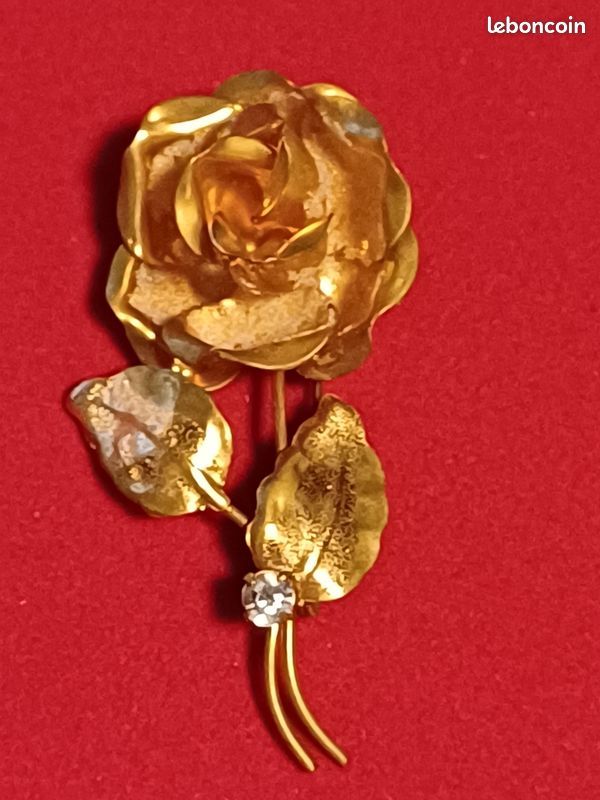 Broche Ancienne Métal Doré – Pierres Roses, Vintage, élégance Rétro