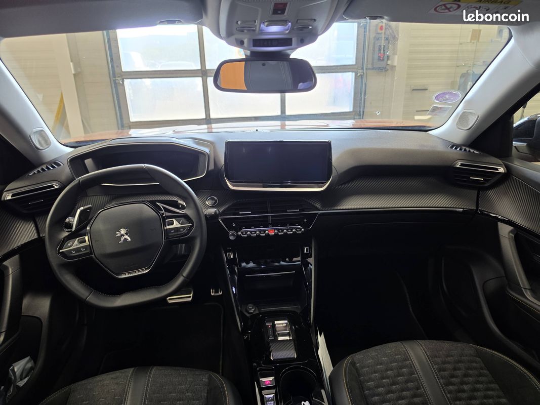 PEUGEOT 2008 PureTech 130 S&S EAT8 Roadtrip (image 13)
