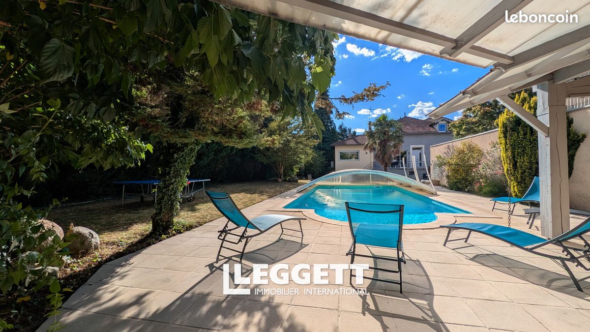 Maison 10 pièces 298 m² · à Aussillon · 298 m² · 358 000 €