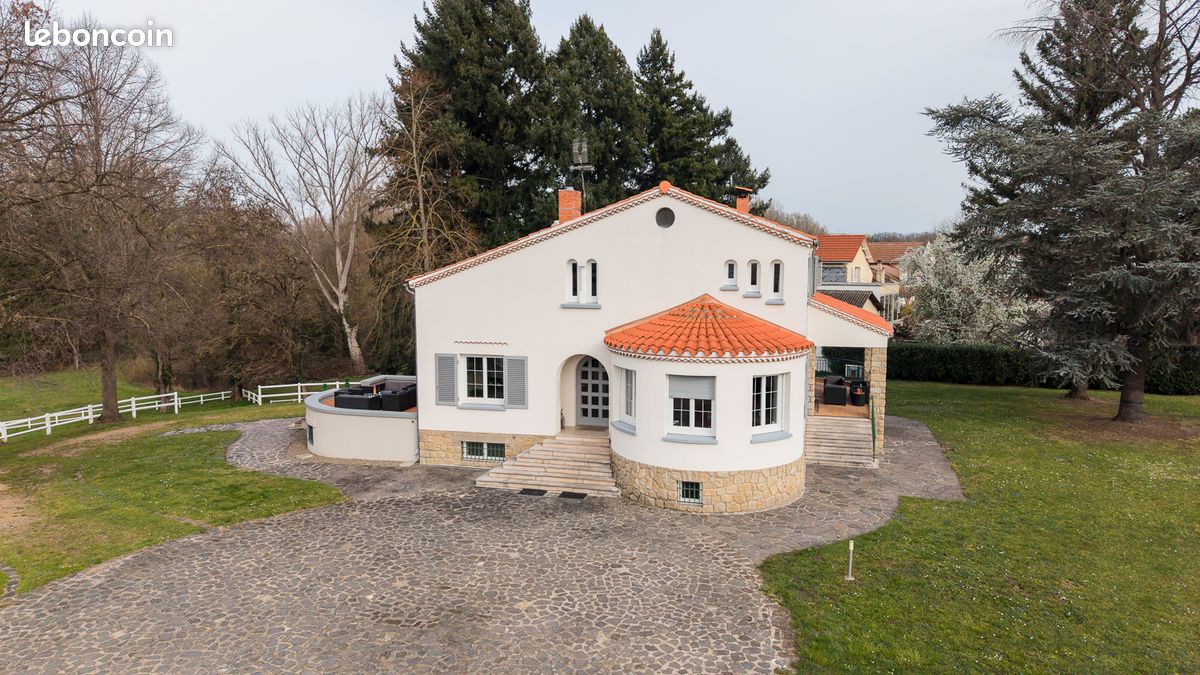 Maison 7 pièces 325 m² · à Pont-du-Château · 325 m² · 845 000 €