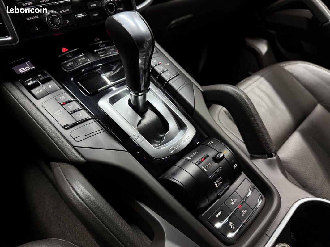 PORSCHE CAYENNE S E-Hybrid V6 416 cv hybride rechargeable - JANTES RS SPYDER 20\' / SUIVI FULL PORSCHE (image 19)