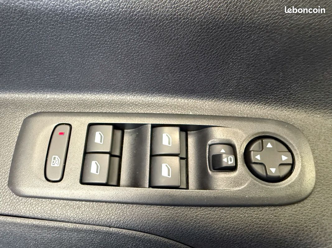 Opel COMBO Elegance Pack L2H1/XL Elegance (image 36)