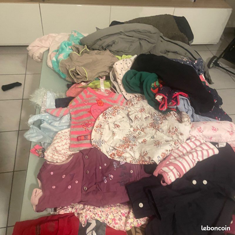 Je vends les deux sacs, 15  les vêtements de bébé fille de l’âge, trois mois jusqu’à 18 mois (image 6)