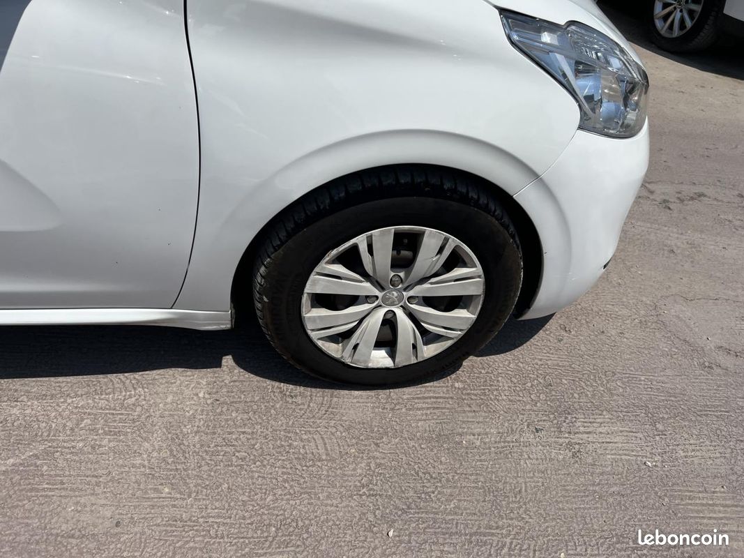 PEUGEOT 208 1.0 VTi 68CV Active CRIT\'AIR 1 DISTRIBUTION NEUVE (image 13)