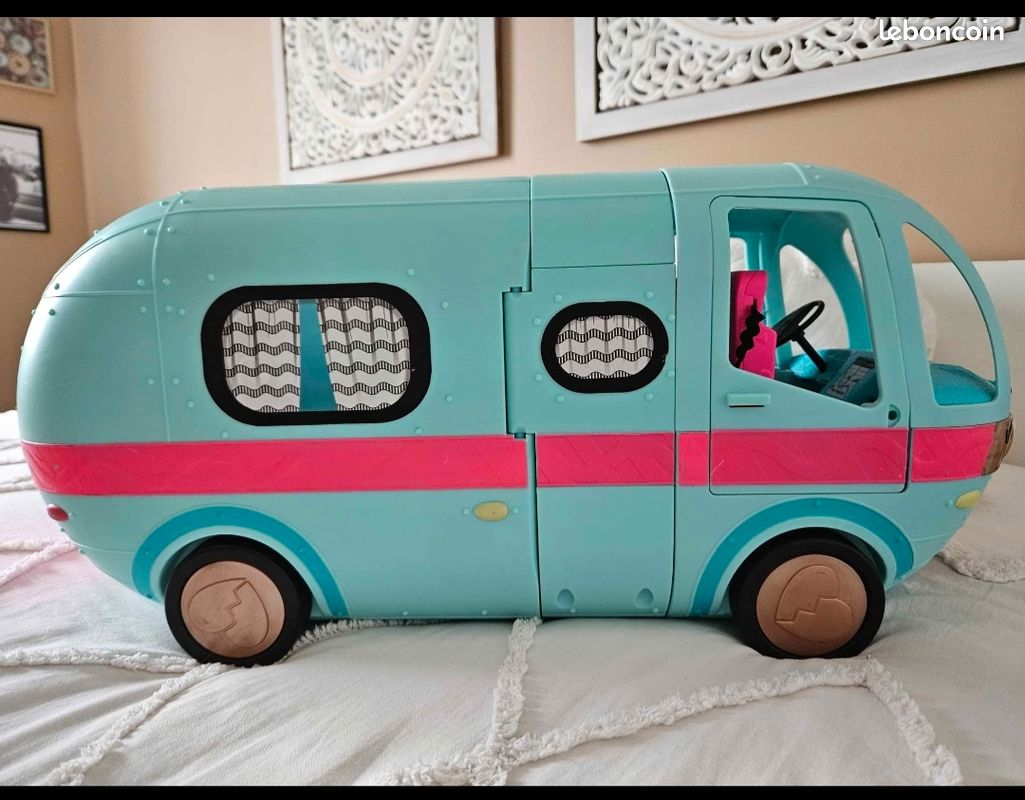 Bus LOL SURPRISE (image 1)
