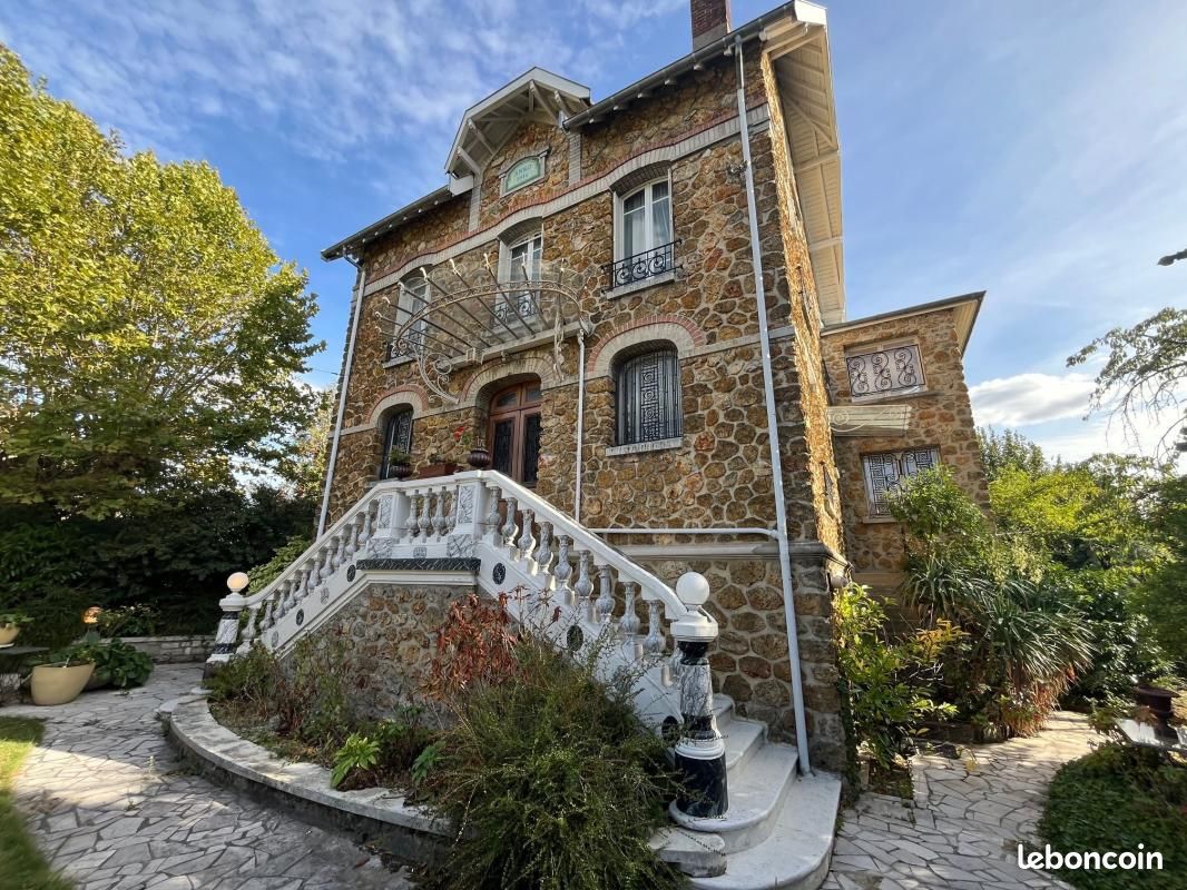 Maison 8 pièces 255 m² · à Vaires-sur-Marne · 255 m² · 850 000 €