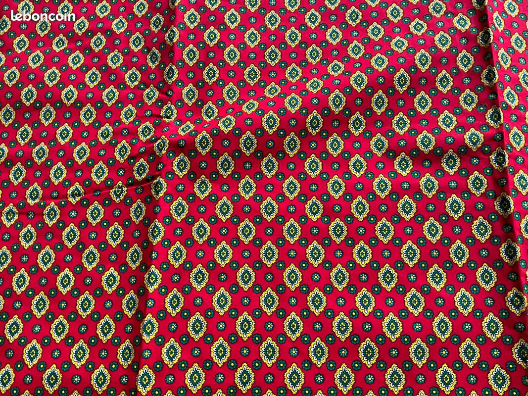 Coupon De Tissu Coton Provençal Rouge - Motif Floral - Dimensions 50x50 Cm - Idéal Patchwork Et Couture