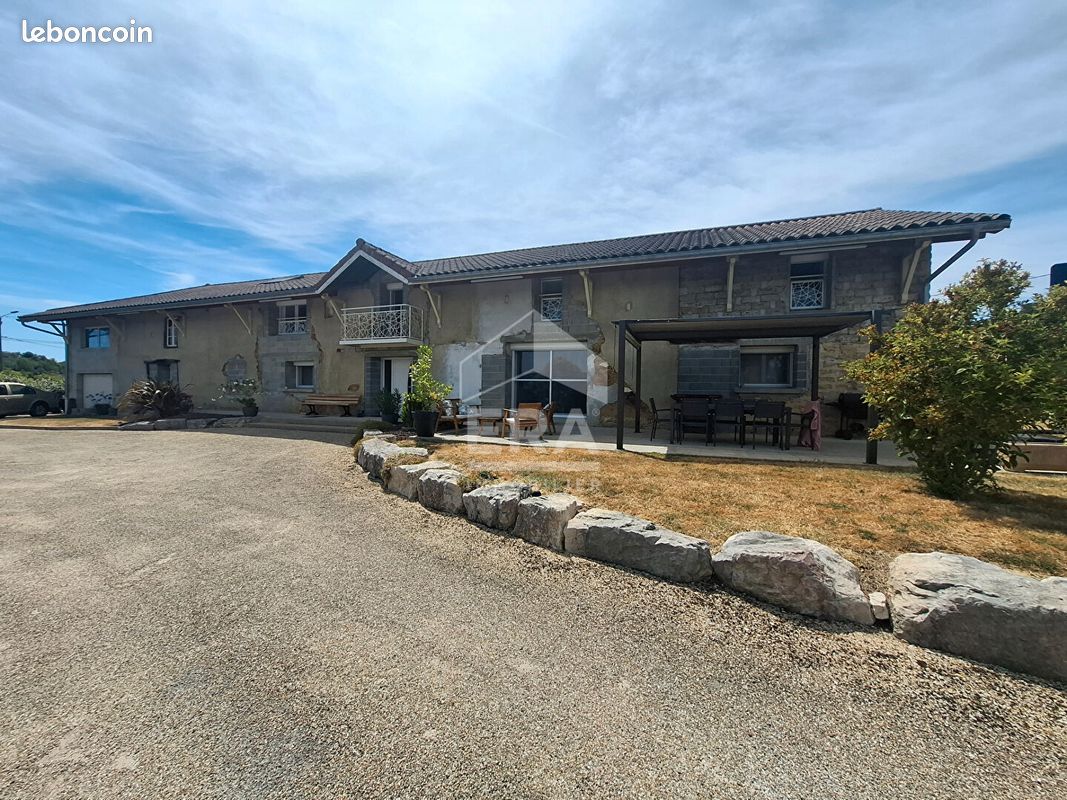 Maison 7 pièces 300 m² · à Marboz · 300 m² · 440 000 €