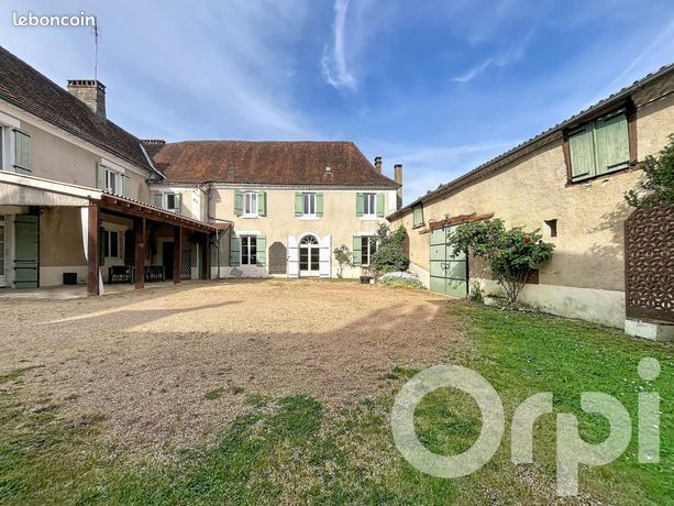 Maison 9 pièces 247 m²