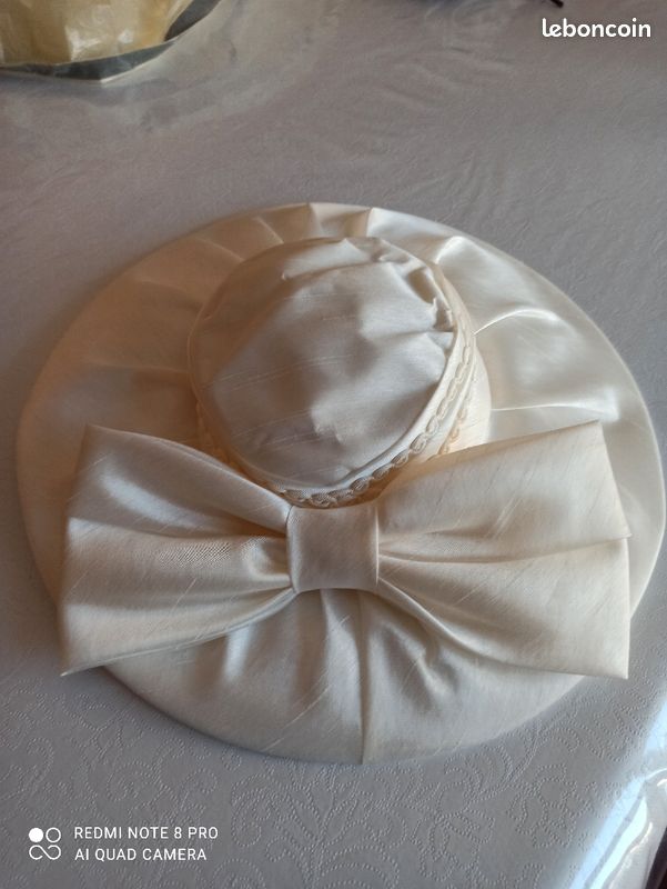 Chapeau (image 1)