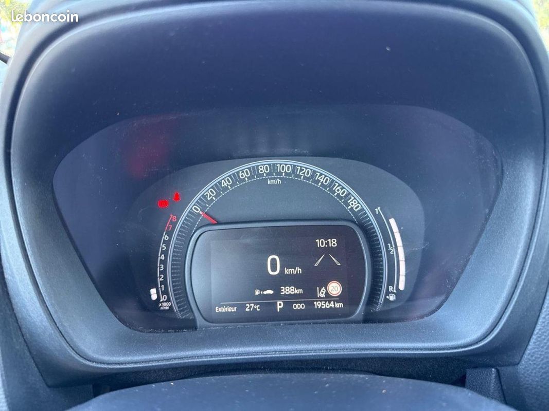 Toyota Aygo X 1.0 VVT-i 72ch Dynamic S-CVT MY23 (image 21)