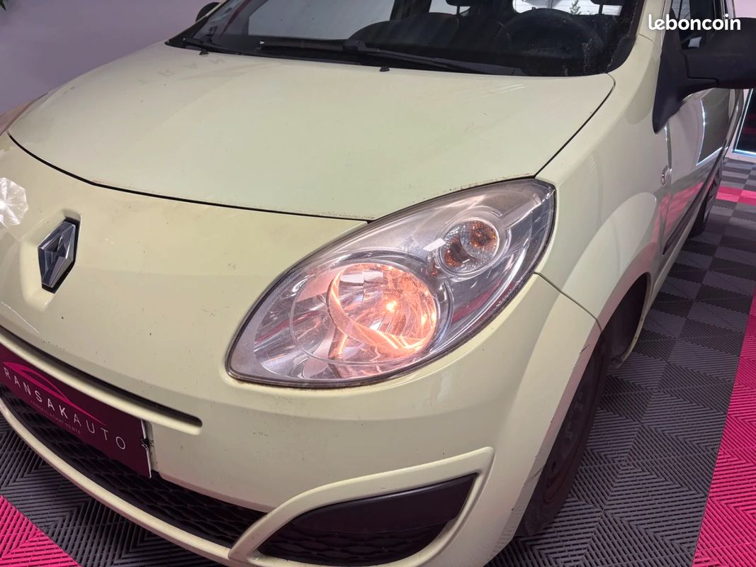 RENAULT TWINGO II 1.2 60 eco2 (image 21)