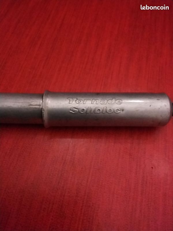 ANCIENNE POMPE VÉLO TORNADE 38 cm EUR 19,00 - FR