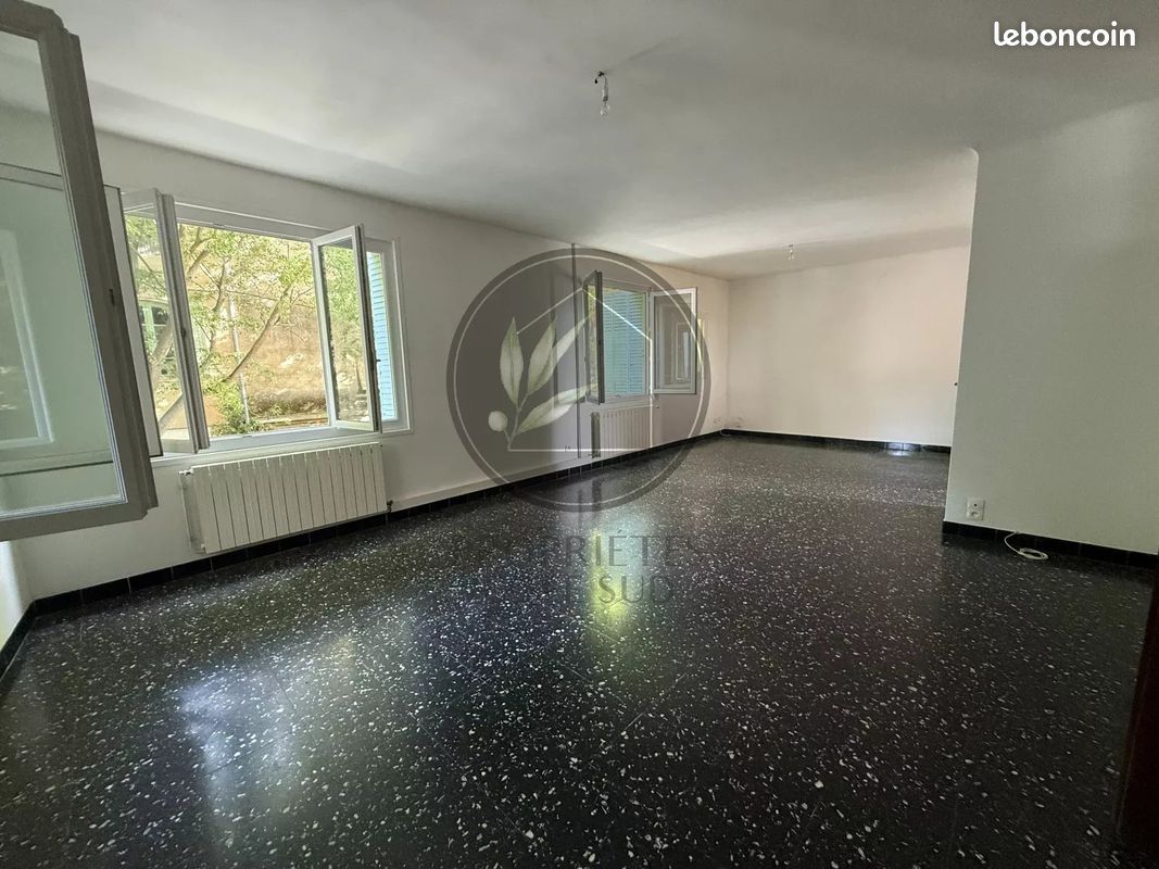 Maison 6 pièces 157 m² · à Laudun-l'Ardoise · 157 m² · 180 000 €