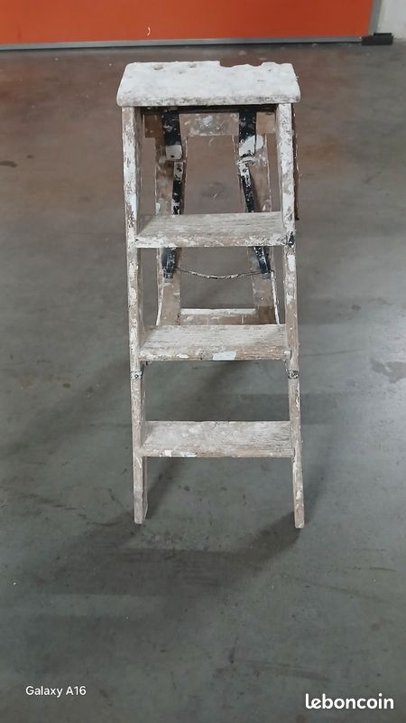 ESCABEAU EN bois (image 1)