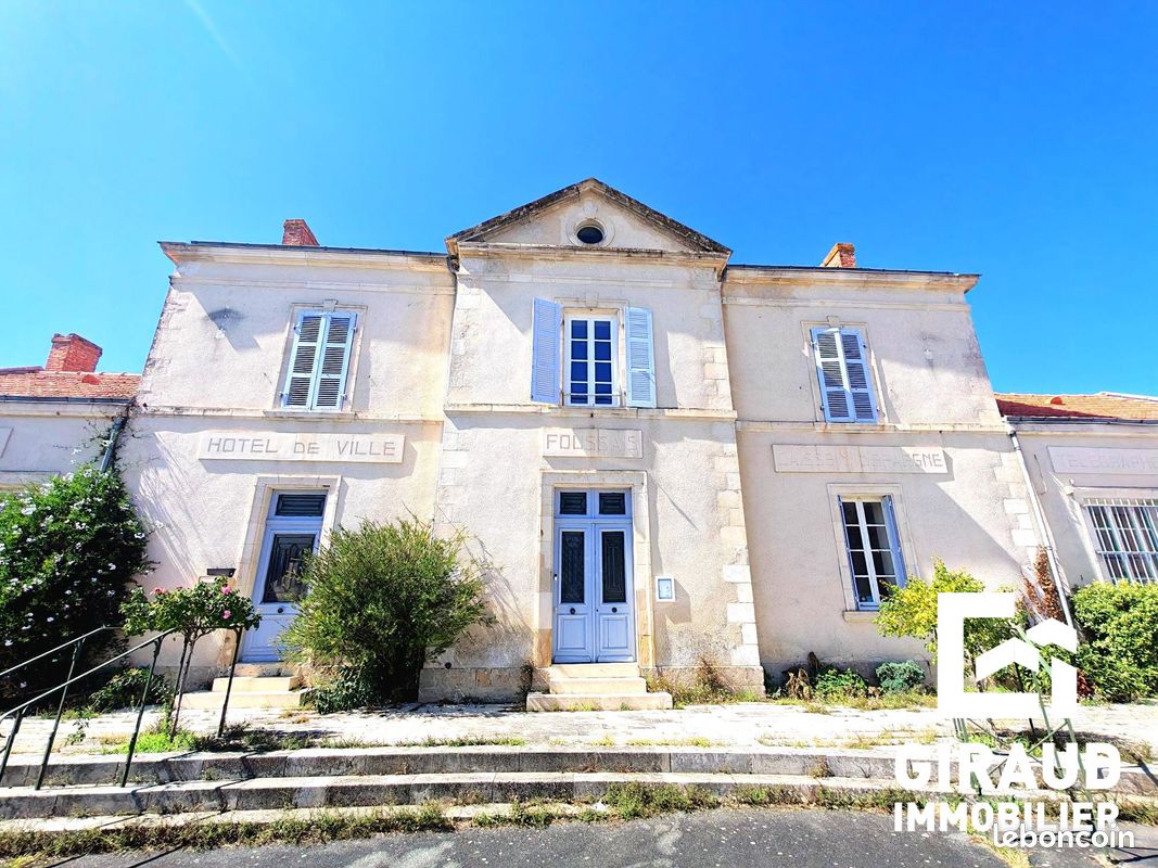 Maison 10 pièces 290 m² · à Foussais-Payré · 290 m² · 300 000 €