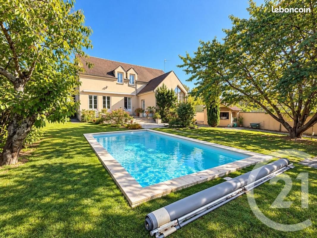Maison 7 pièces 230 m² · à Nesles-la-Vallée · 230 m² · 679 000 €