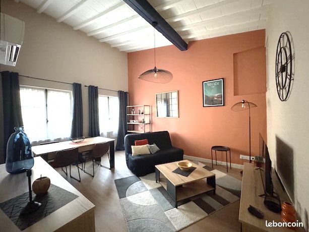 Tres confortable appartement de type trois meuble et climatise de plus de 68 m2 hab