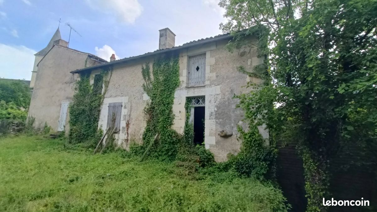 Maison 4 pièces 90 m² · à Latillé · 90 m² · 45 000 €