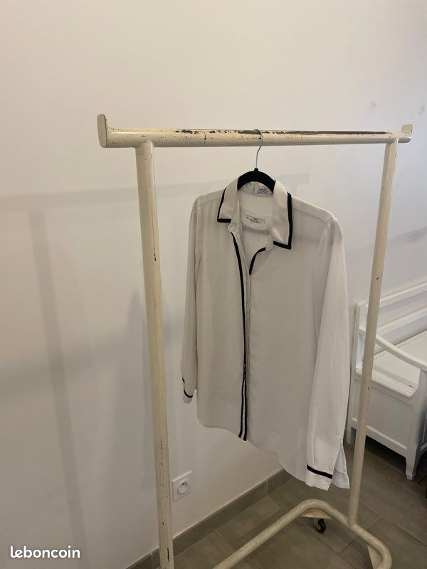 Portant vêtements (image 2)