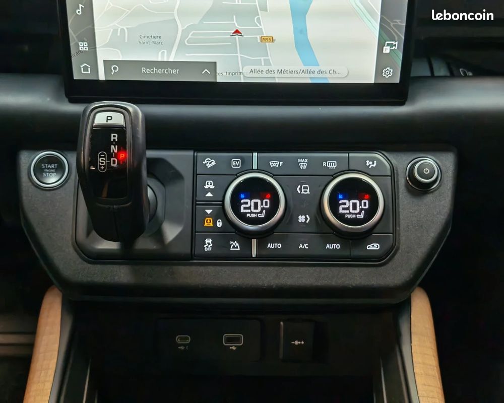 LAND ROVER DEFENDER 110 P400e PHEV BVA8 X-Dynamic - ORIGINE FRANCE- 1ER MAIN - BLACK PACK - MERIDIAN - CAM 360° - TOIT OUVRANT - PACK HIVER (image 24)