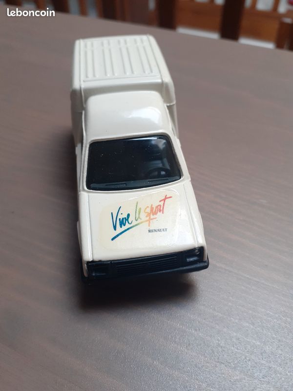 Renault Express 1995 Gendarmerie - La Prévention Routière 1/43 - Énergie Française - Équipez