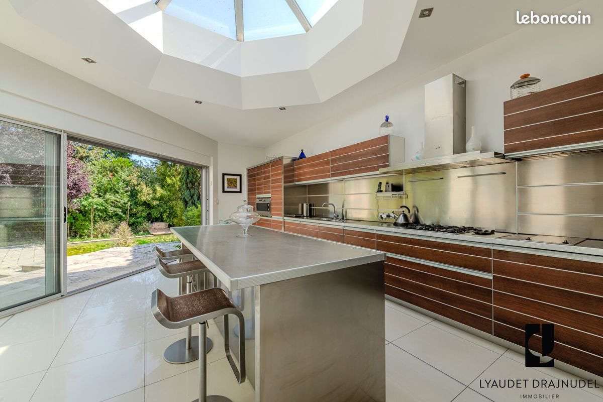 Maison 8 pièces 345 m² · à Roanne · 345 m² · 499 000 €