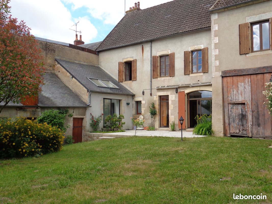 Maison 12 pièces 289 m² · à Saint-Saulge · 289 m² · 178 000 €