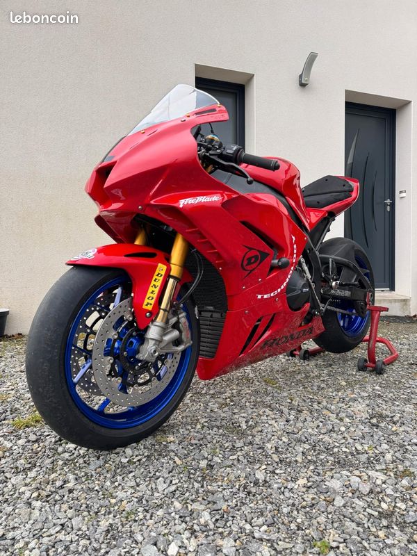 Cbr 1000 rrr sp - Motos