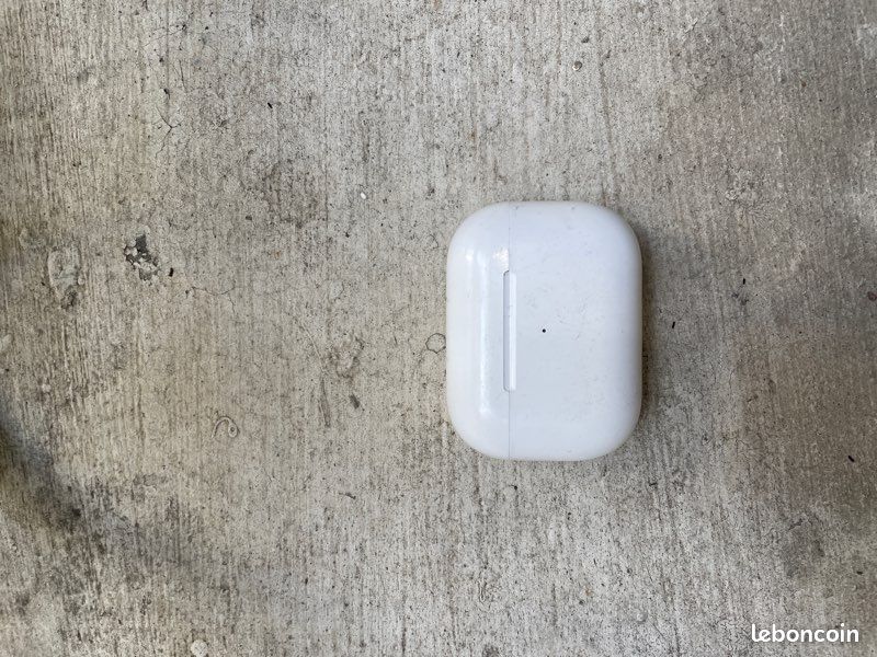 AirPod (image 1)