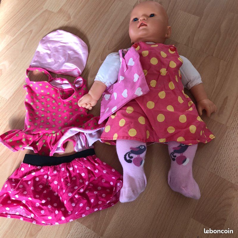Poupée avec ses accessoires (image 2)