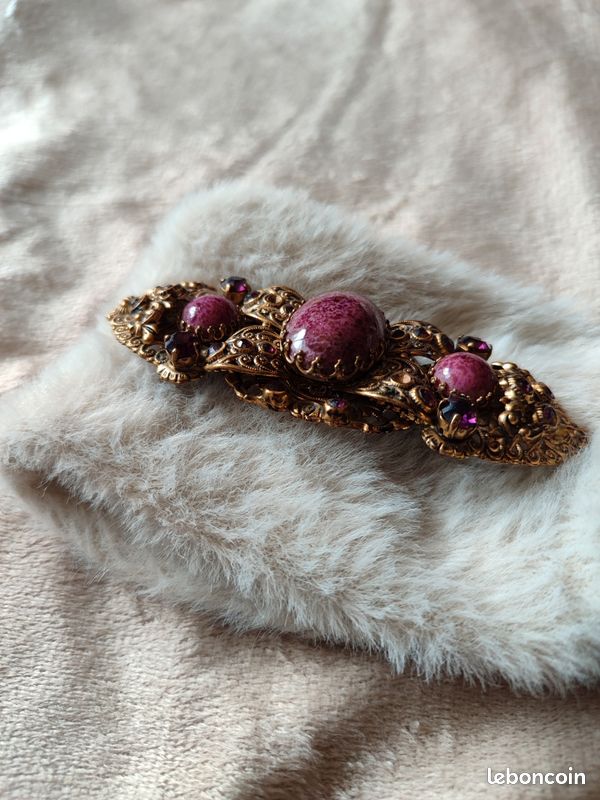 Broche Fantaisie Vintage En Forme De Hache - Années 50, état Neuf D'époque (old New Stock) - Métal Doré