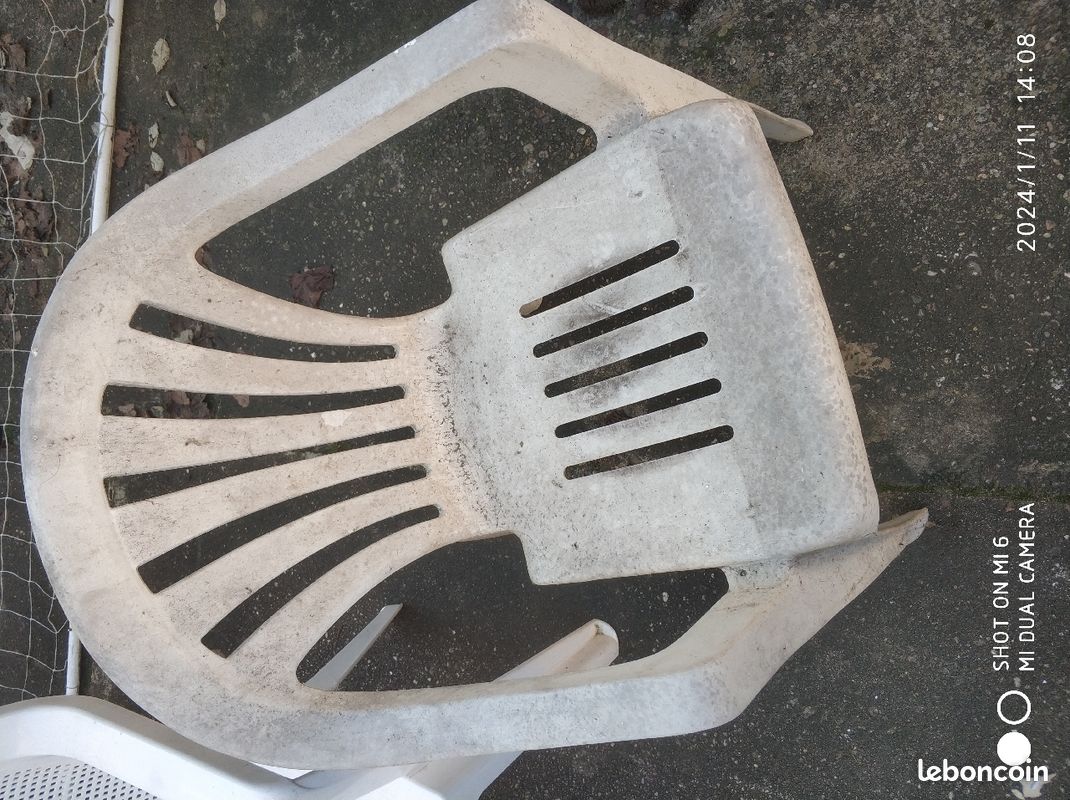 Chaise blanche (image 1)