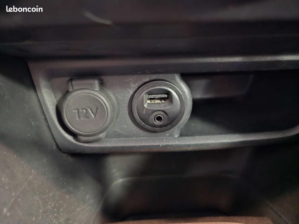 PEUGEOT 208 1.2i PureTech 12V - 82 BERLINE Active PHASE 2 (image 25)
