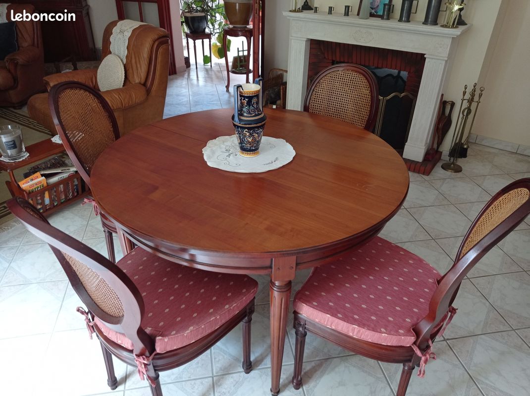 Ensemble table a manger et 4 chaises (image 1)