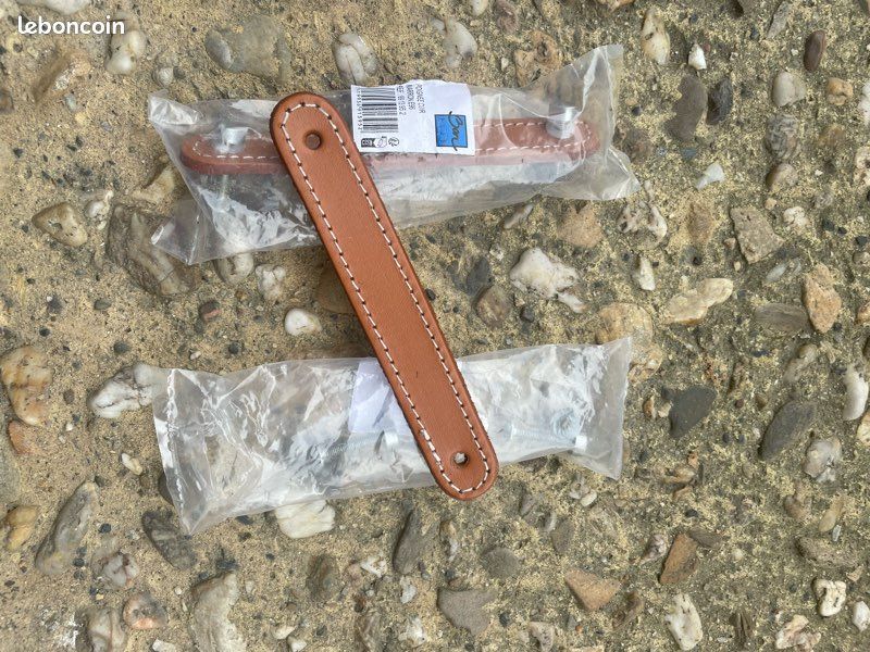 Lot 2 poignées en cuir (image 1)